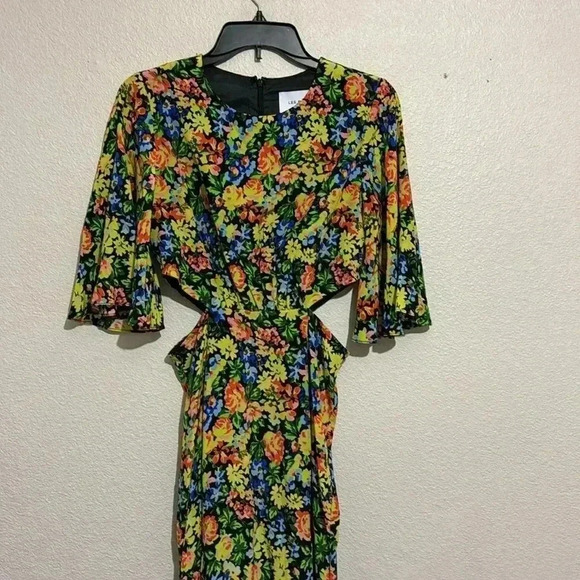Les Reveries Floral Flutter Sleeve Wrap Dress - Picture 4 of 10